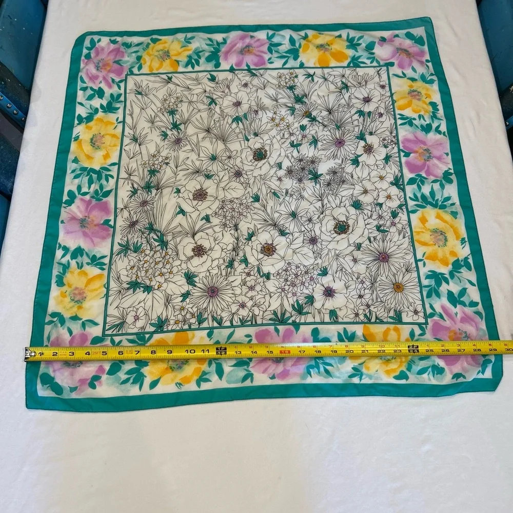 Vintage Floral 🌸 Scarf